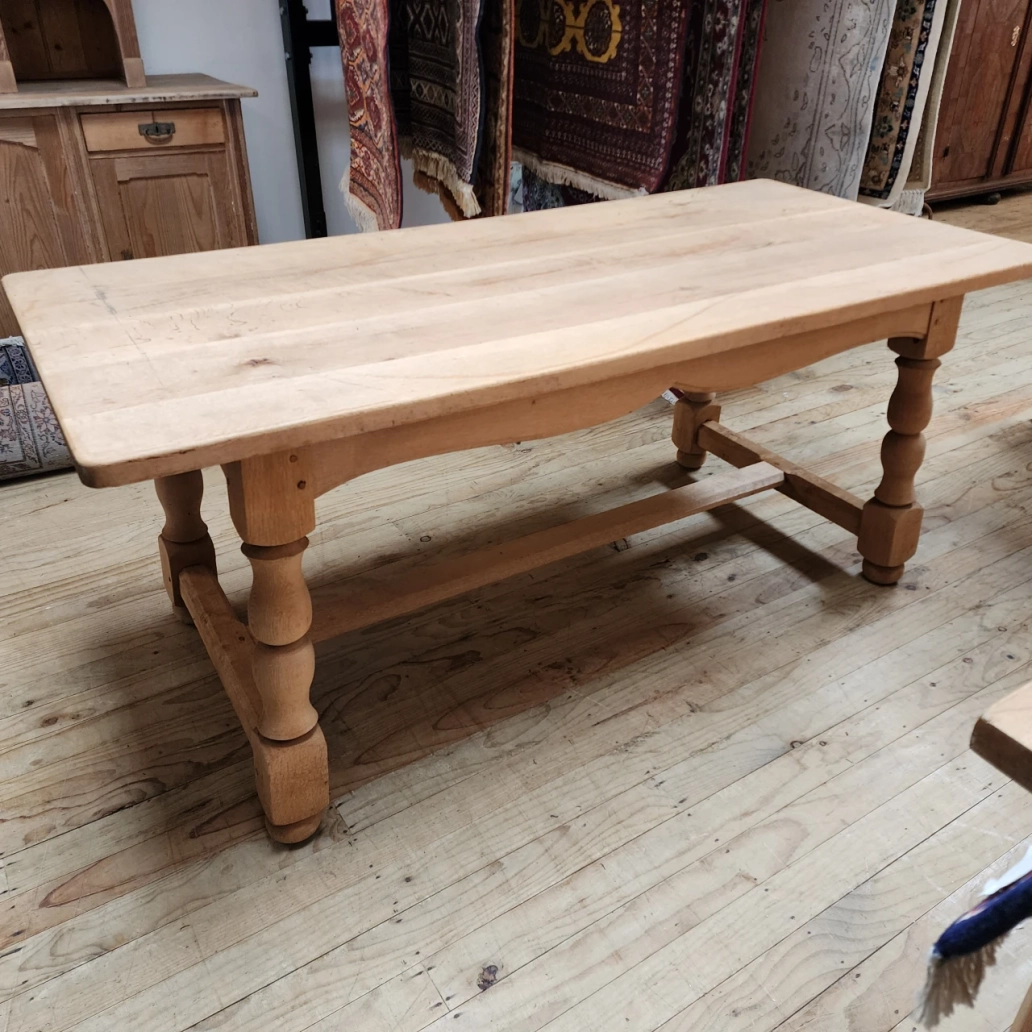 table round legs.1